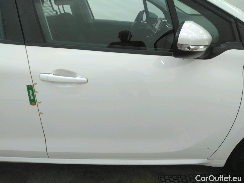  Peugeot  208  Affaire Premium Pack 1.2 80CV BVM5 E6dT #37
