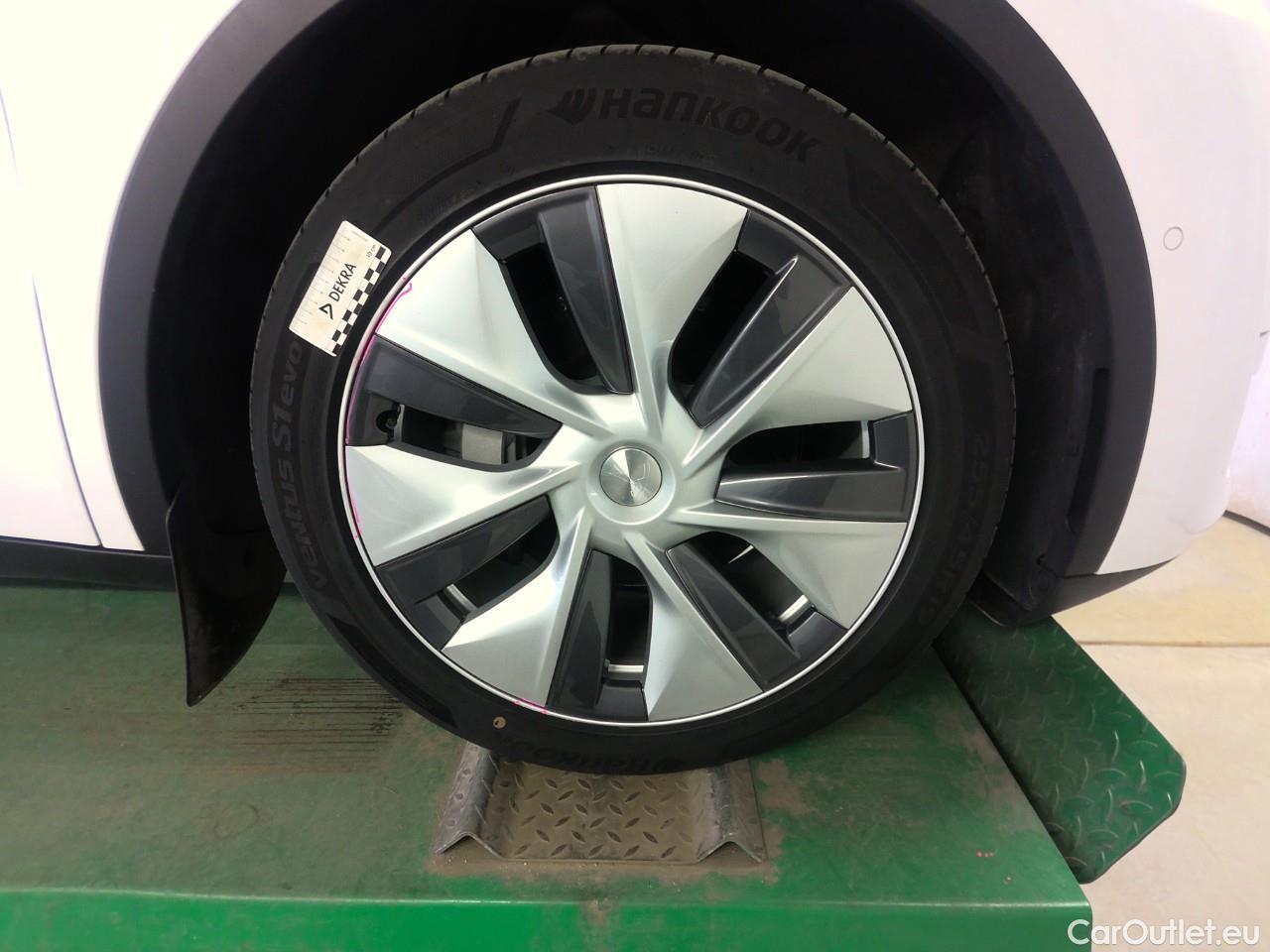  Tesla  Model Y  Long-Range AWD #14