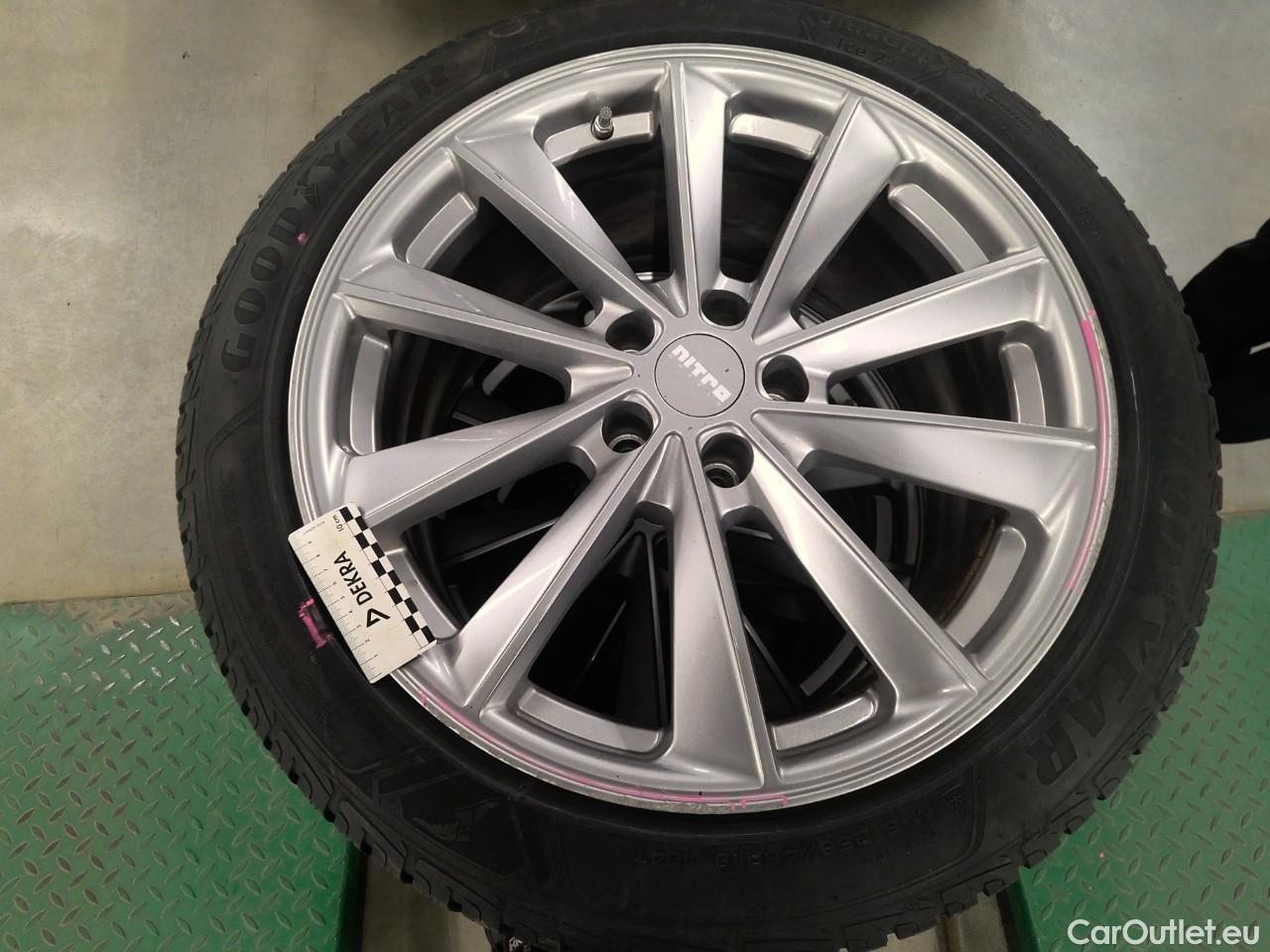  Tesla  Model Y  Long-Range AWD #4