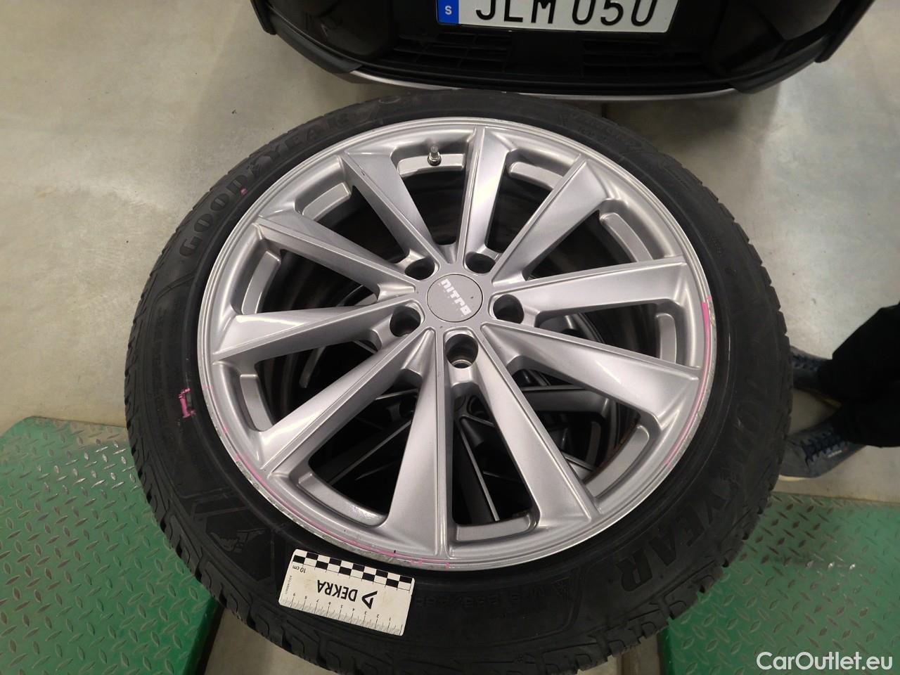  Tesla  Model Y  Long-Range AWD #5
