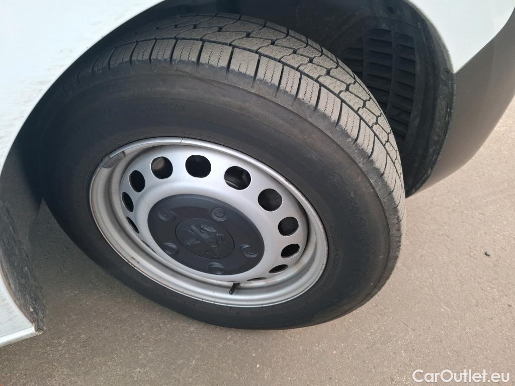  Peugeot  Expert  Fourgon Premium L2 1.5 HDi 120CV BVM6 E6d #16