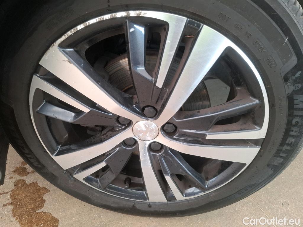  Peugeot  5008  GT Line 1.5 HDi 130CV BVA8 7 Sieges E6dT #50