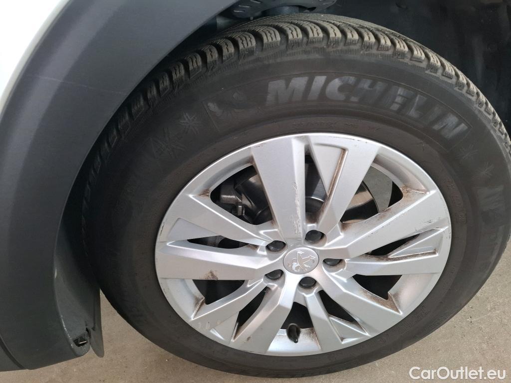  Peugeot  3008  Active Pack 1.2 PureTech 130CV BVA8 E6d #11