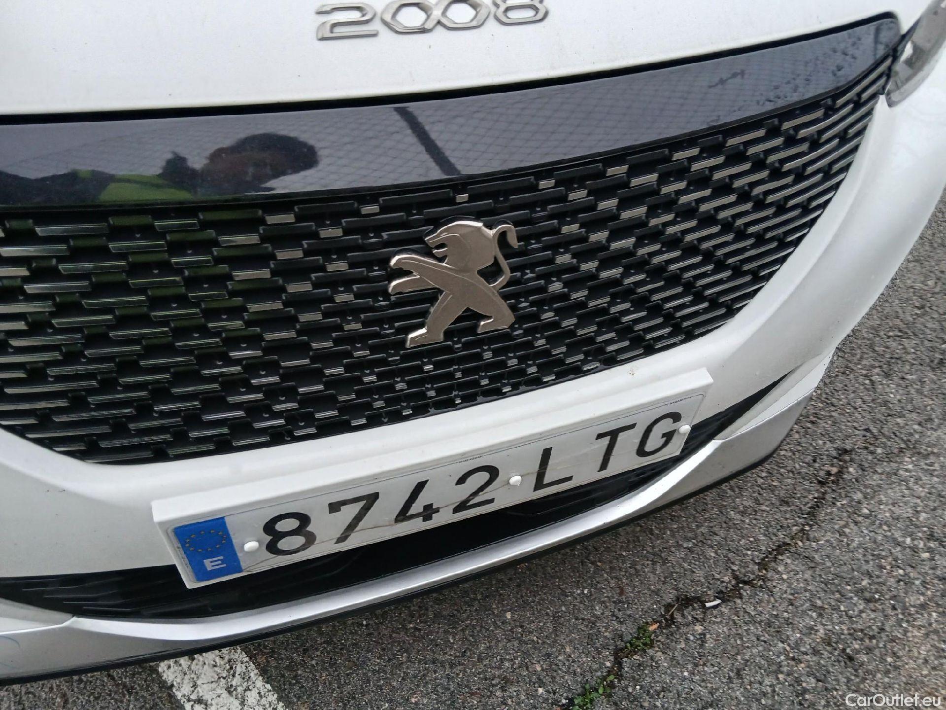  Peugeot  2008 PEUGEOT  / 2019 / 5P / todoterreno Allure BlueHDI 81kW (110CV) #8