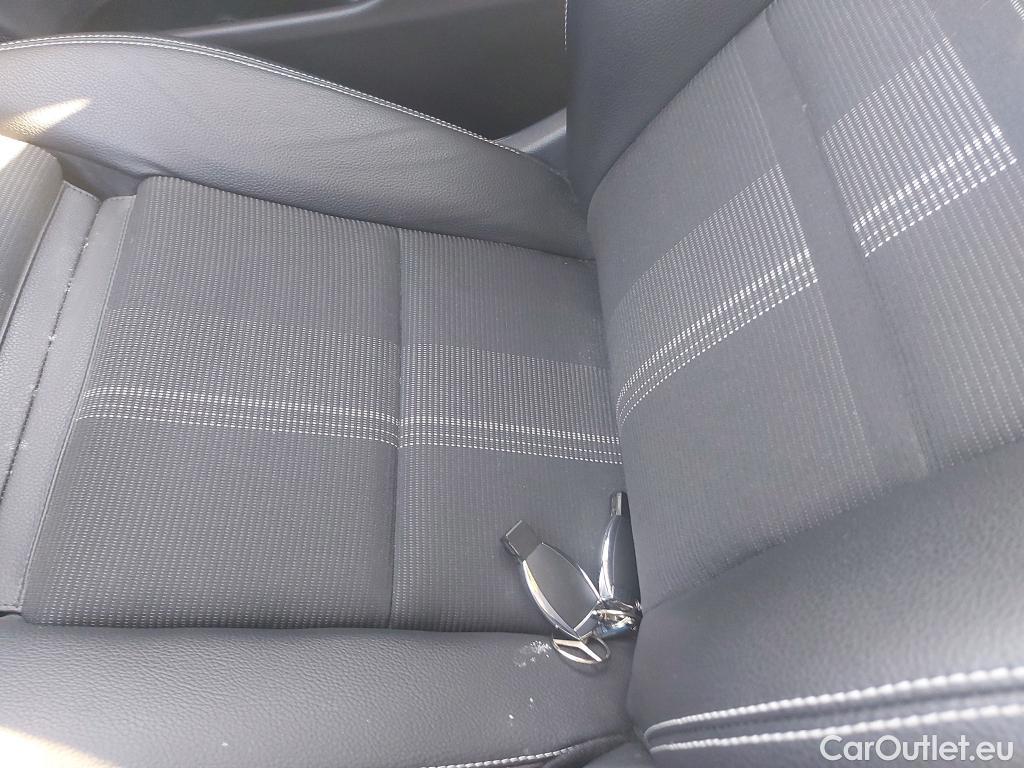  Mercedes  GLA MERCEDES-BENZ Clase  200 156 CV #14