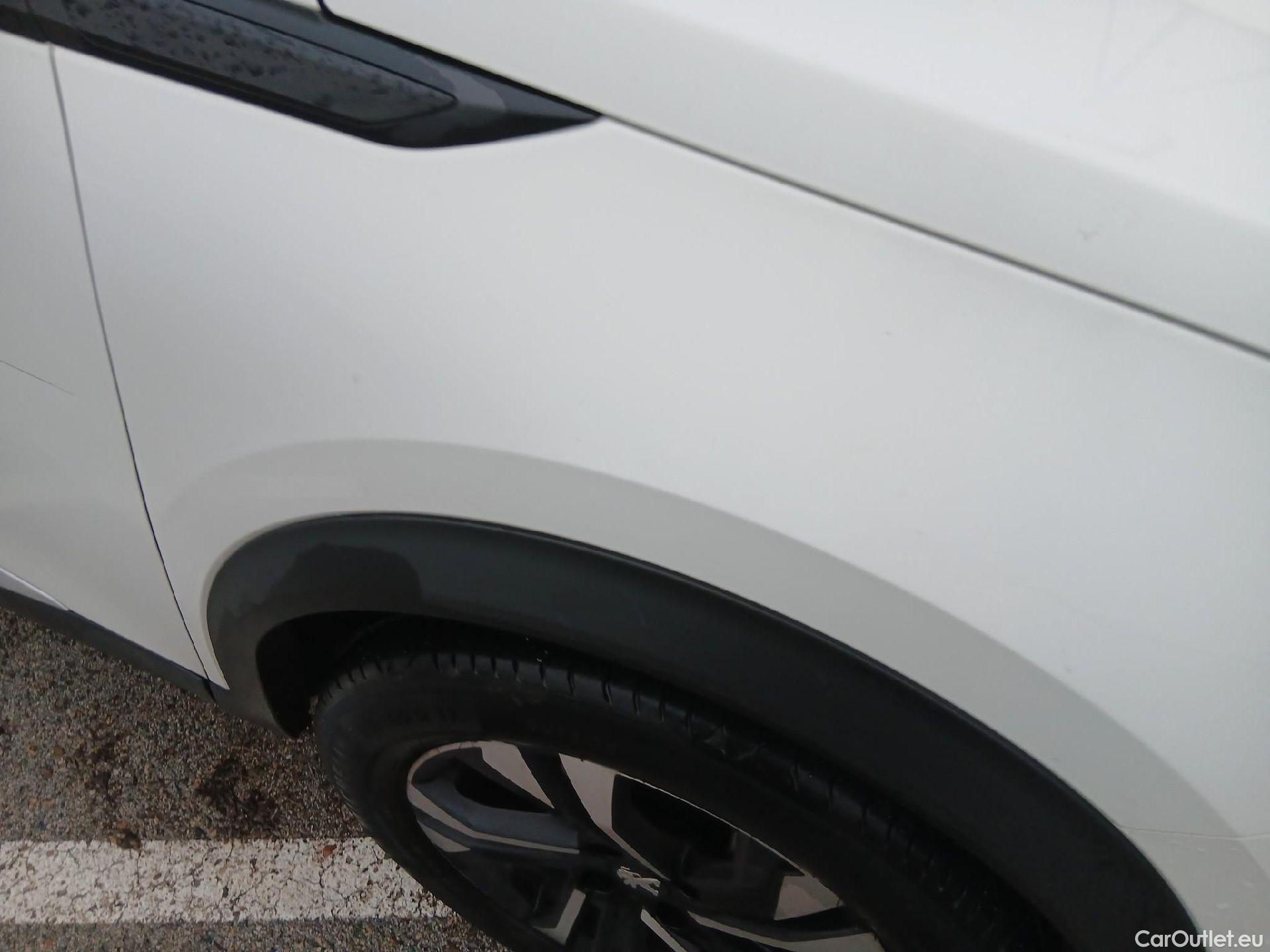  Peugeot  2008 PEUGEOT  / 2019 / 5P / todoterreno Allure BlueHDI 81kW (110CV) #16
