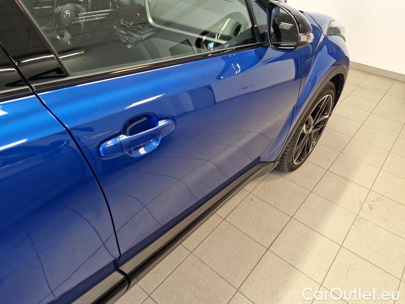  Toyota  C-HR  (2017) CHR 2.0HEV  eNCVT GR Sport 5d #9
