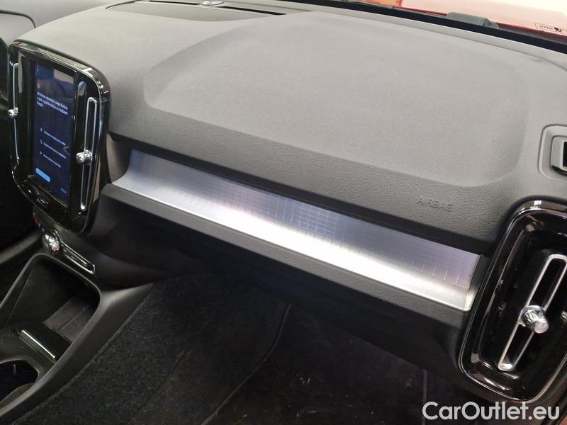  Volvo  XC 40  (2017->) XC40 B3 CORE AT 5d #6