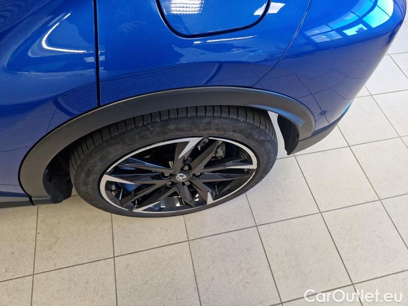  Toyota  C-HR  (2017) CHR 2.0HEV  eNCVT GR Sport 5d #17