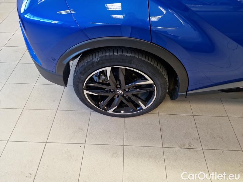  Toyota  C-HR  (2017) CHR 2.0HEV  eNCVT GR Sport 5d #12