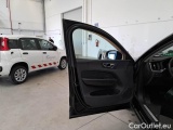  Volvo  XC60 VOLVO  / 2017 / 5P / SUV D4 AWD GEARTR. BUSINESS #140