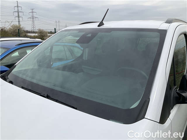  Opel  Combo C.Life 1.2T 81 Edition Plus 4d #8