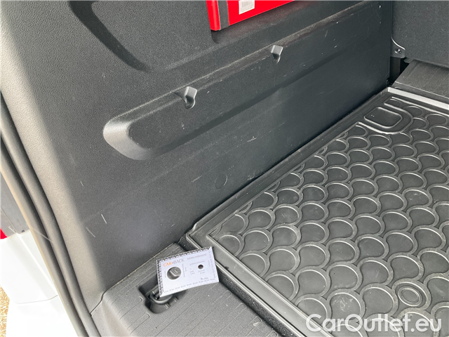  Opel  Combo C.Life 1.2T 81 Edition Plus 4d #2