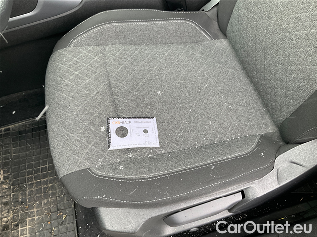  Opel  Combo C.Life 1.2T 81 Edition Plus 4d #3