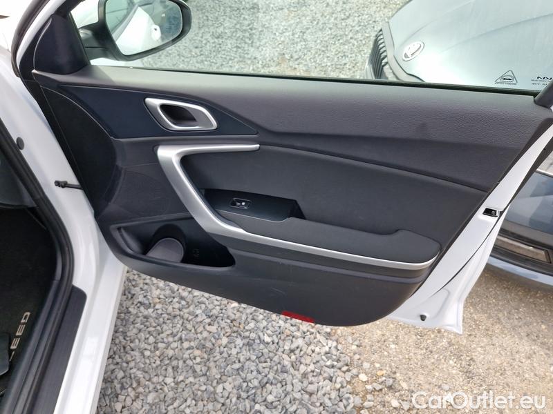  KIA  Cee'd Ceed Sportswagon (2018->) Ceed SW 1.5 T-GDI 118 Top AT #18