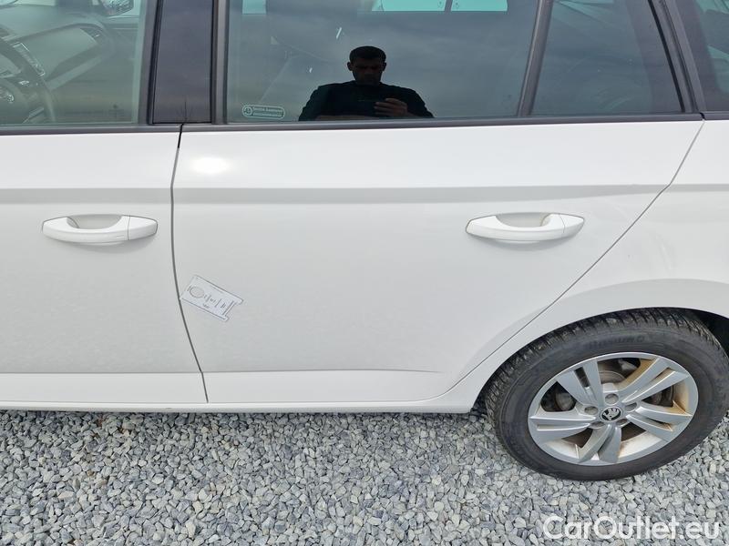  Skoda  Fabia  Combi (2015) Com.1.0TSI 70 Ambition AT #25