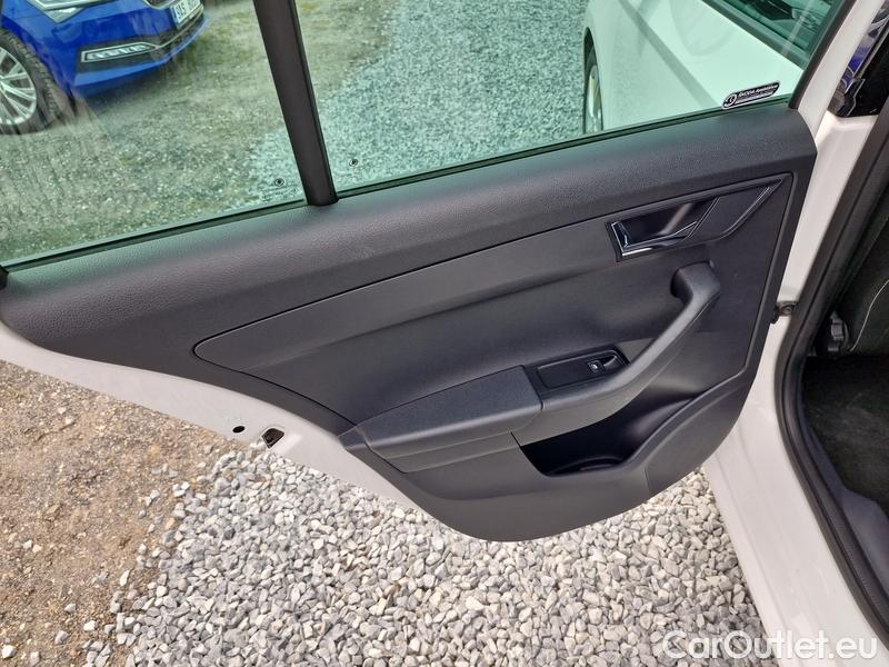  Skoda  Fabia  Combi (2015) Com.1.0TSI 70 Ambition AT #26