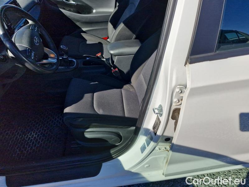  Hyundai  i30   cw (PD)(2017->)  kom.1.0TGDI 120 Comfort #4