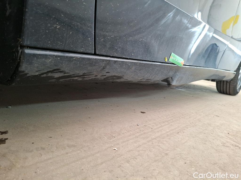  Mercedes  A-Klasse MERCEDES-BENZ Classe A Compact / 2022 / 5P / Berline A 200 Business Line 7G-DCT #1