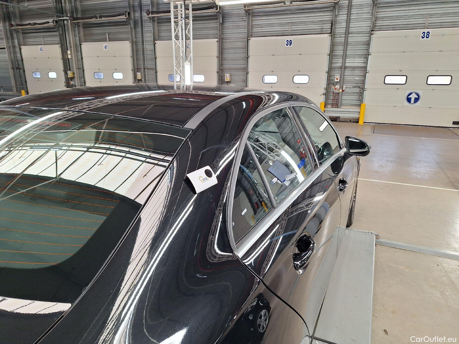  Mercedes  A-Klasse Mercedes, A-Class Berline '18, Mercedes-Benz  Limousine A 180 Aut. 4d #17