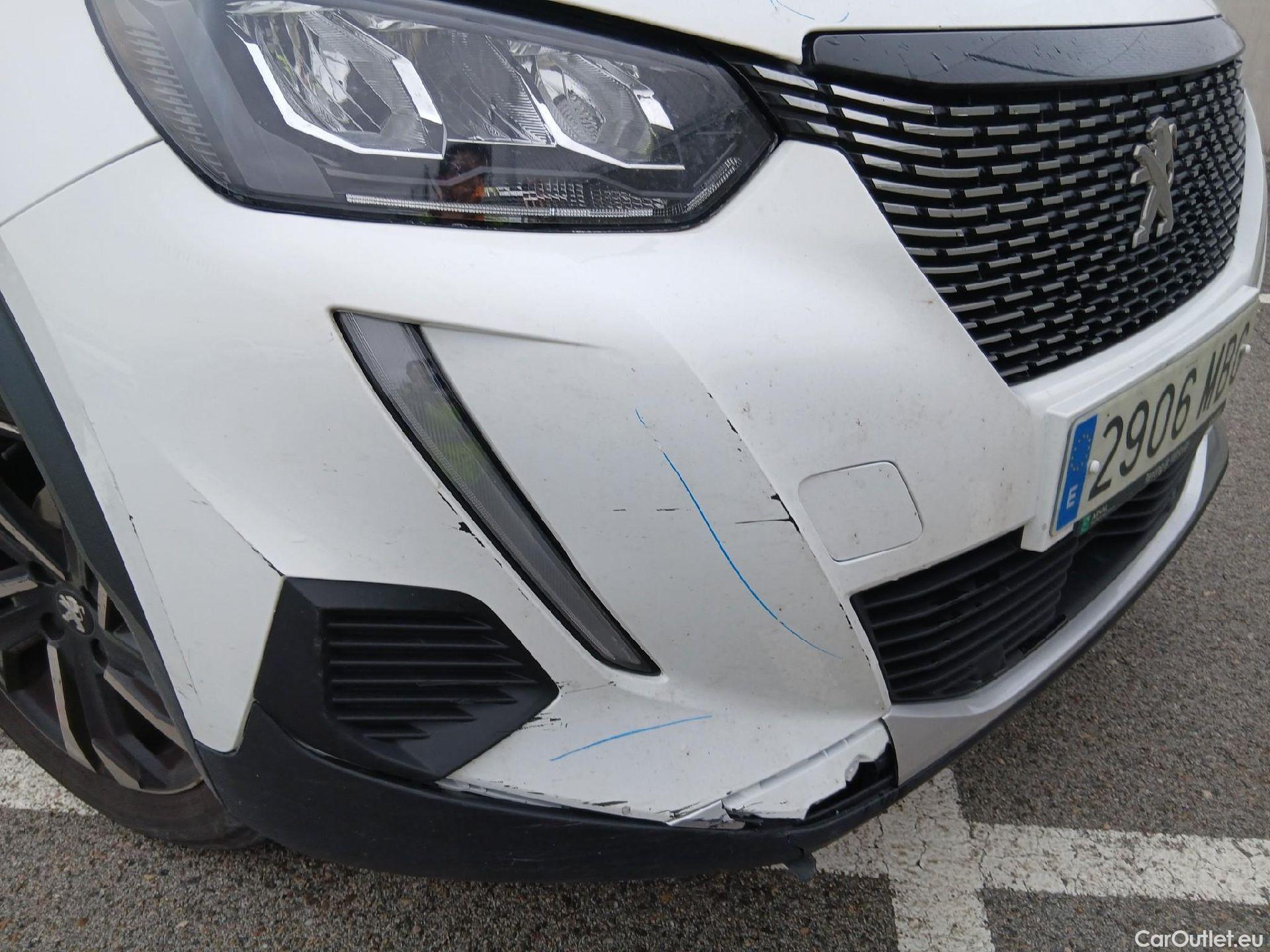  Peugeot  2008 PEUGEOT  / 2019 / 5P / todoterreno Allure BlueHDI 81kW (110CV) #9