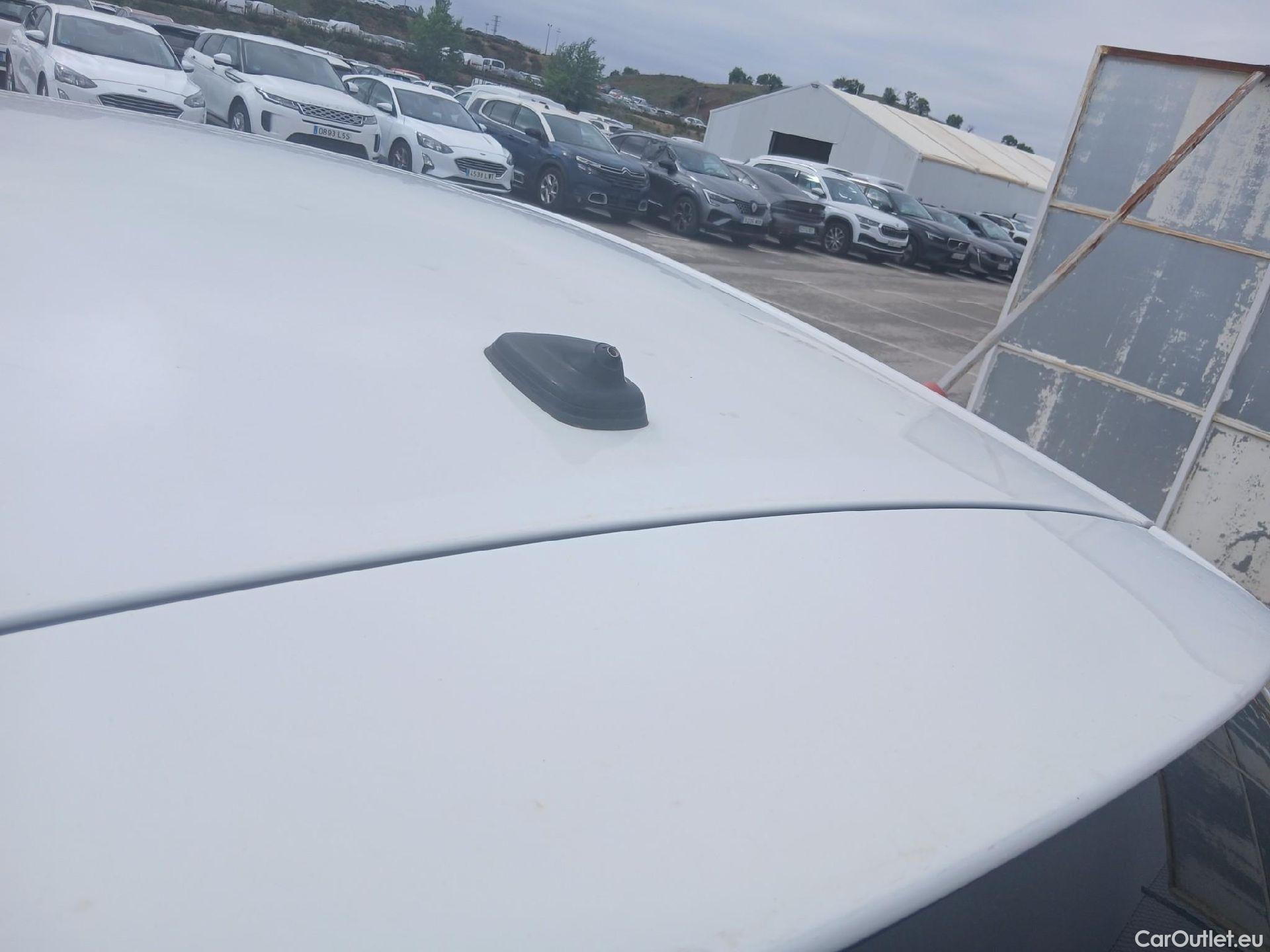  Volkswagen  Polo VOLKSWAGEN  / 2017 / 5P / berlina con portón United 1.0 TSI 81kW (110CV)(SP) #51