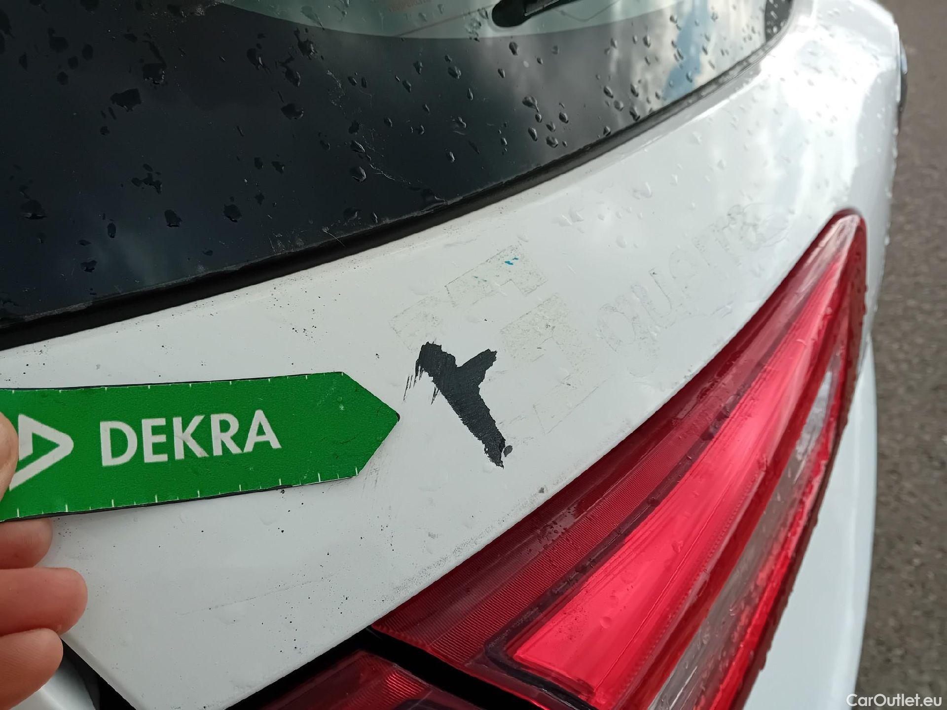  Toyota  Yaris TOYOTA  5p 3G berlina con portón 1.5 Hybrid Active #35