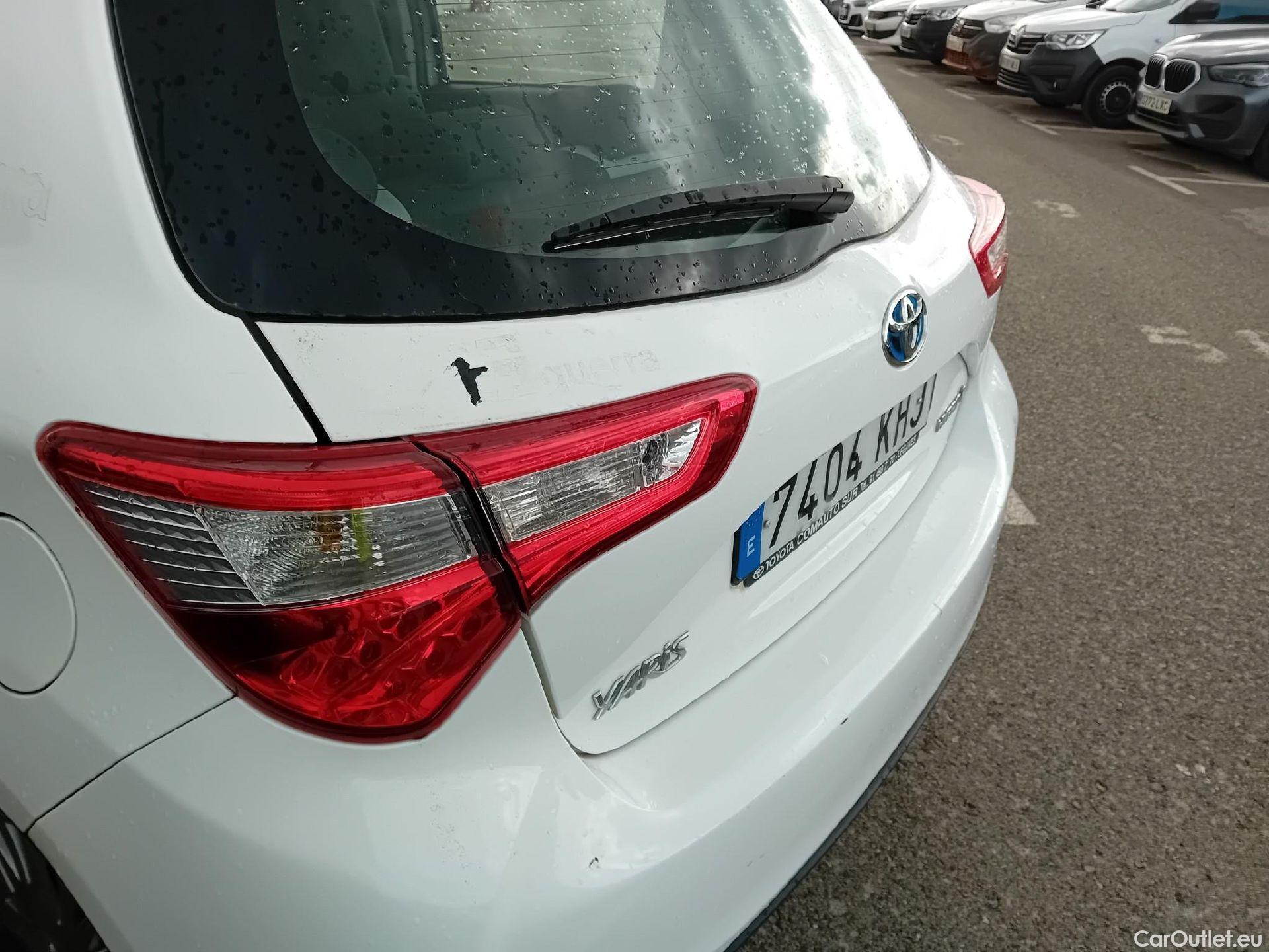  Toyota  Yaris TOYOTA  5p 3G berlina con portón 1.5 Hybrid Active #36