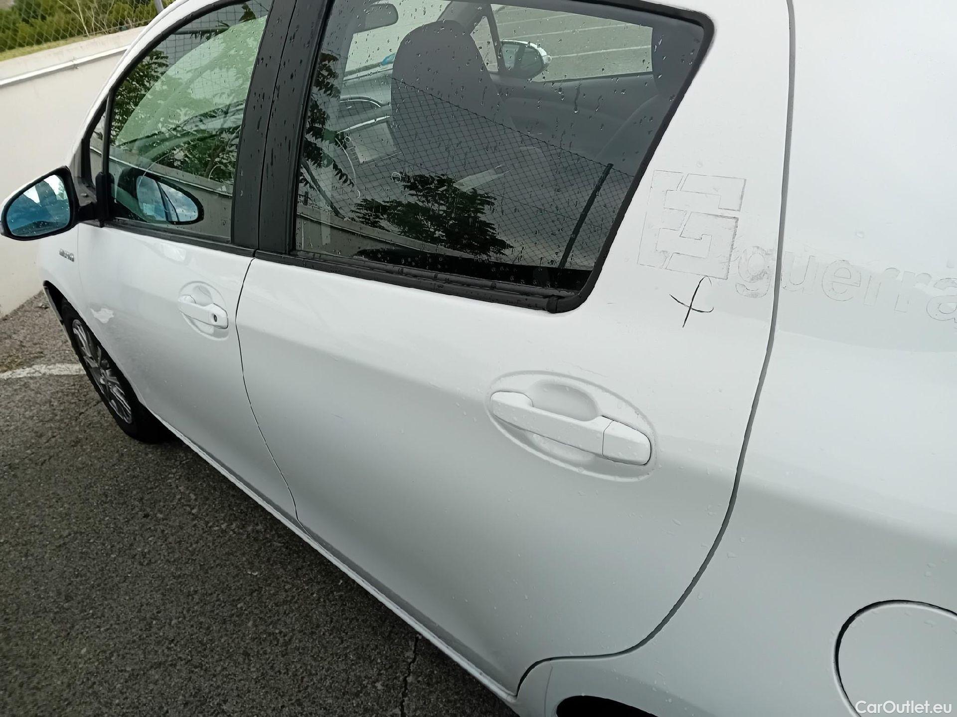  Toyota  Yaris TOYOTA  5p 3G berlina con portón 1.5 Hybrid Active #10