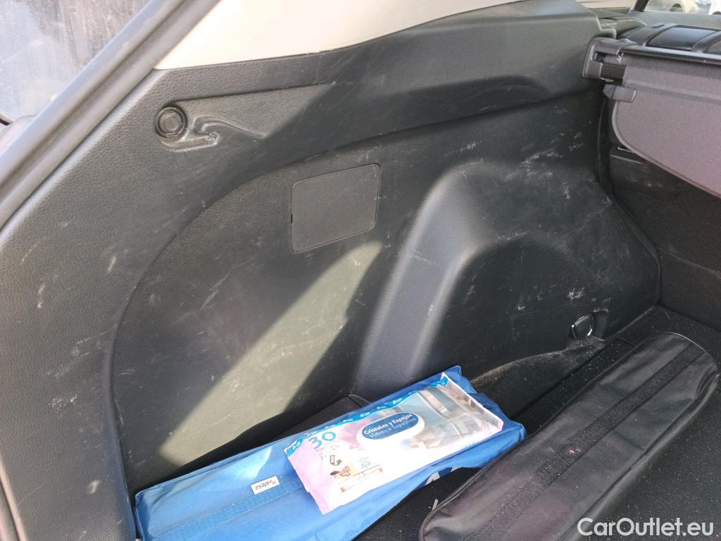  Toyota  RAV4 TOYOTA  / 2018 / 5P / todoterreno 2.5l 220H Advance #29