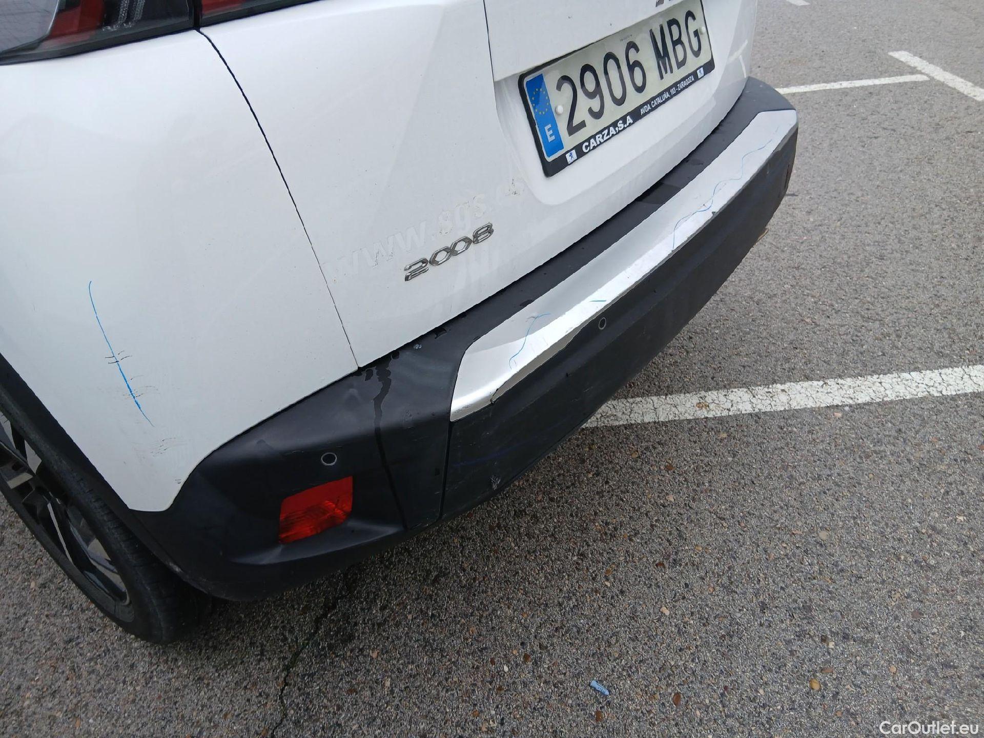  Peugeot  2008 PEUGEOT  / 2019 / 5P / todoterreno Allure BlueHDI 81kW (110CV) #40