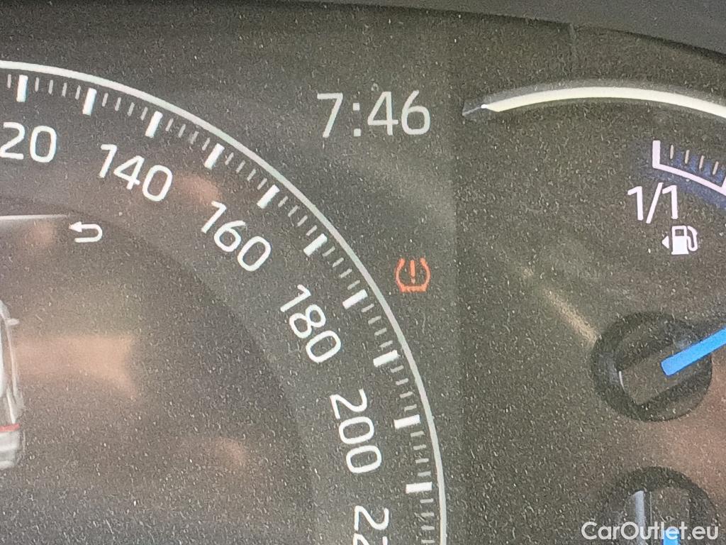  Toyota  RAV4 TOYOTA  / 2018 / 5P / todoterreno 2.5l 220H Advance #40
