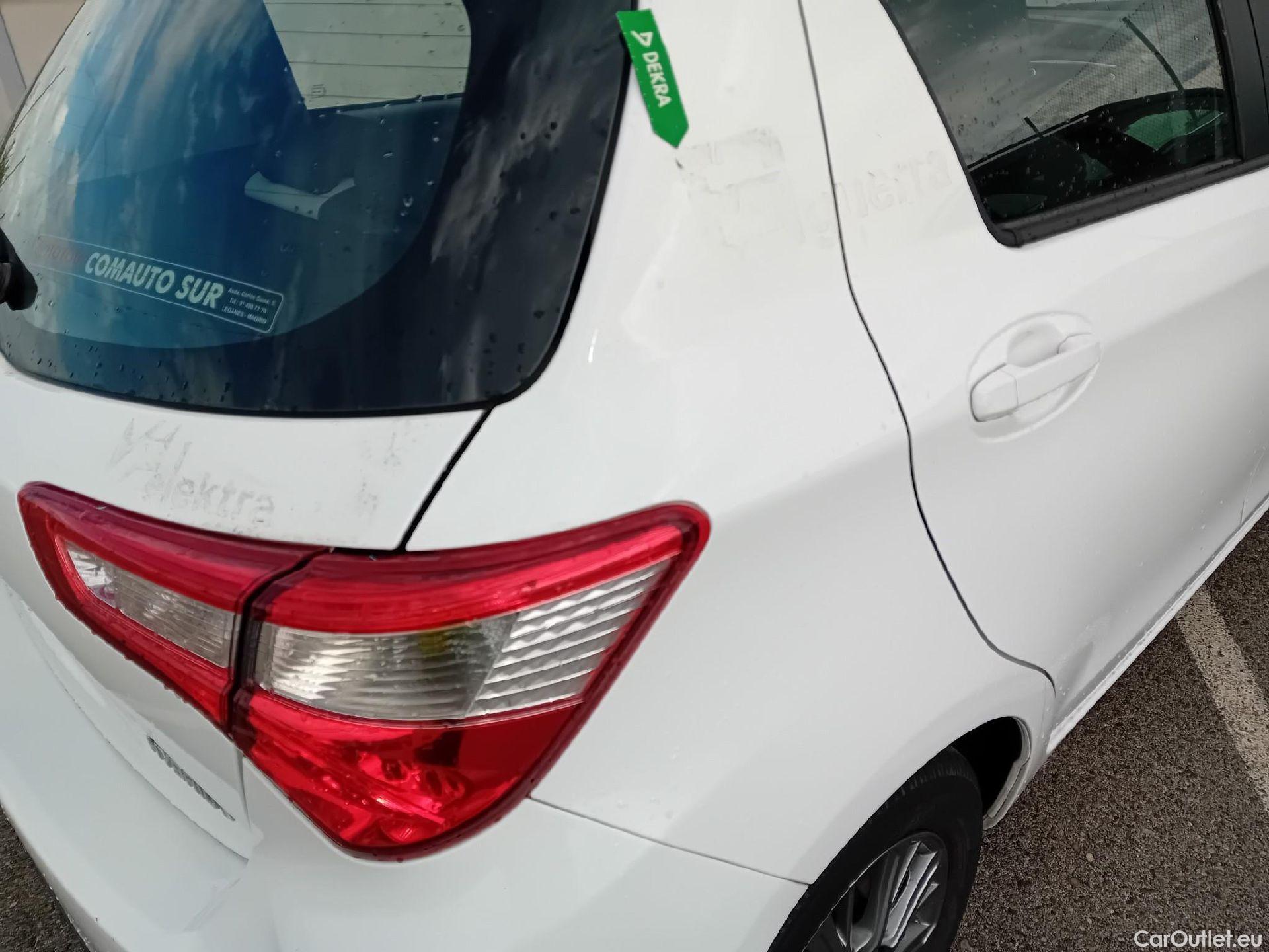  Toyota  Yaris TOYOTA  5p 3G berlina con portón 1.5 Hybrid Active #13