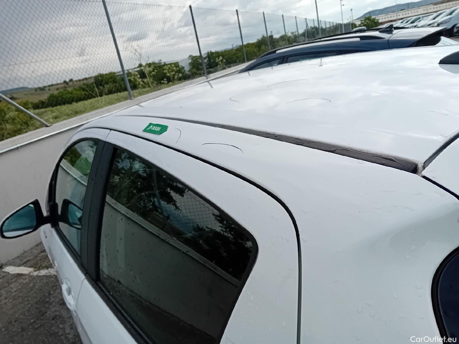 Toyota  Yaris TOYOTA  5p 3G berlina con portón 1.5 Hybrid Active #32