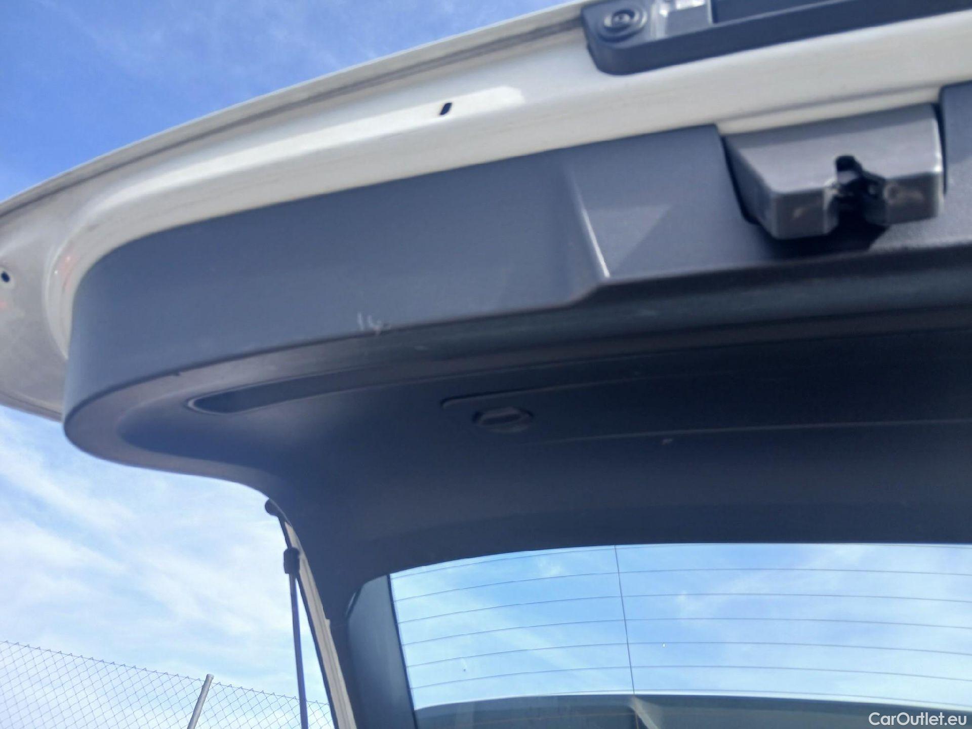  Volvo  XC 40 VOLVO XC40 todoterreno 1.5 T2 Momentum Auto130 CV #3