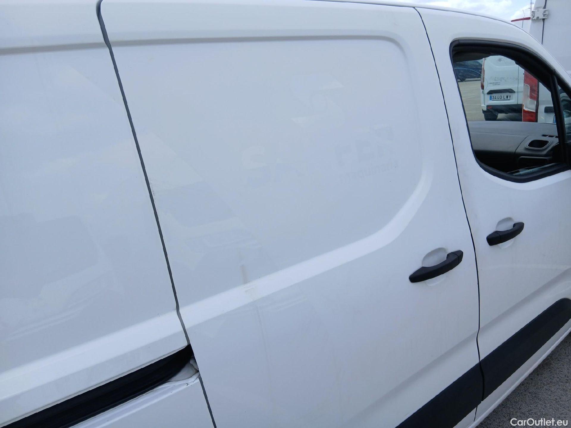  Opel  Combo OPEL  / 2018 / 4P / furgón derivado de turismo 1.5 TD 75kW (100CV) Select L H1 650kg #32