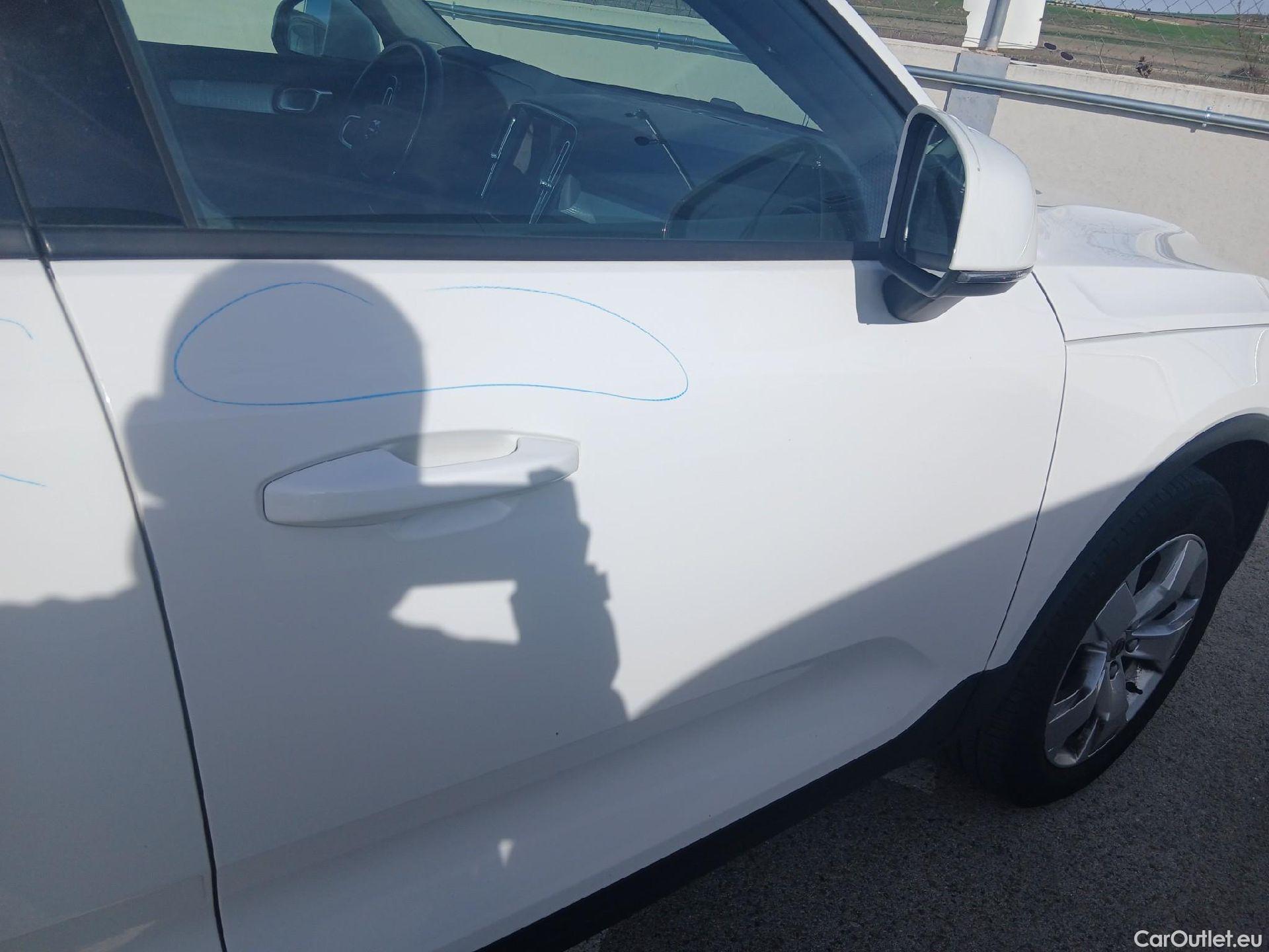  Volvo  XC 40 VOLVO XC40 todoterreno 1.5 T2 Momentum Auto130 CV #28
