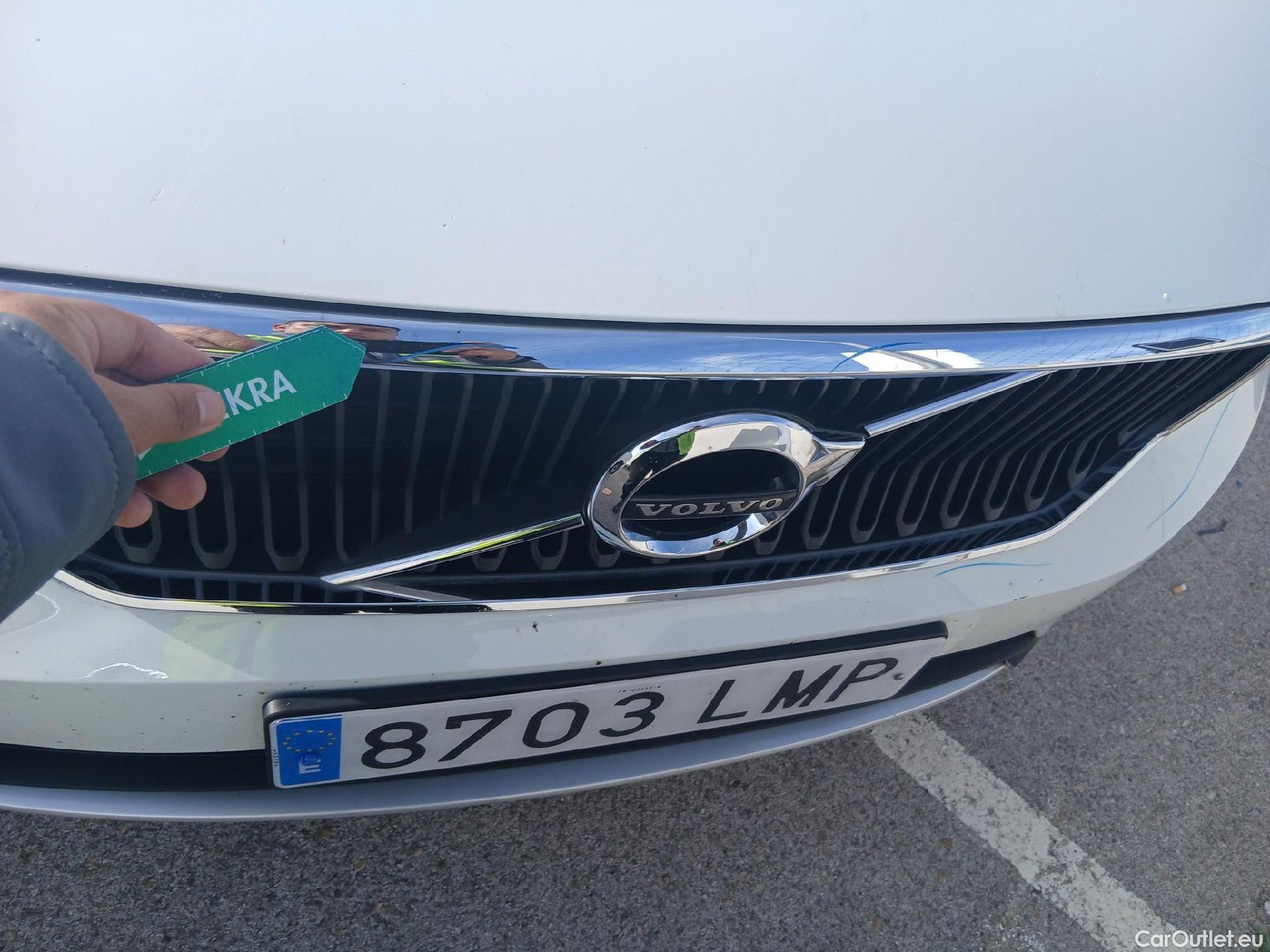  Volvo  XC 40 VOLVO XC40 todoterreno 1.5 T2 Momentum Auto130 CV #9