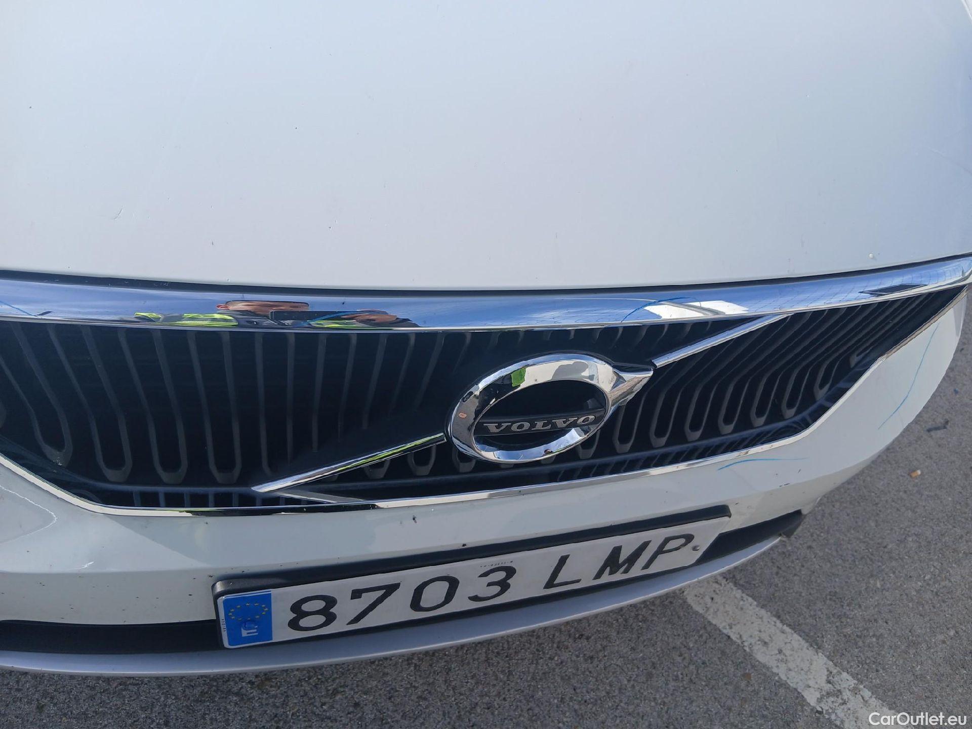  Volvo  XC 40 VOLVO XC40 todoterreno 1.5 T2 Momentum Auto130 CV #10
