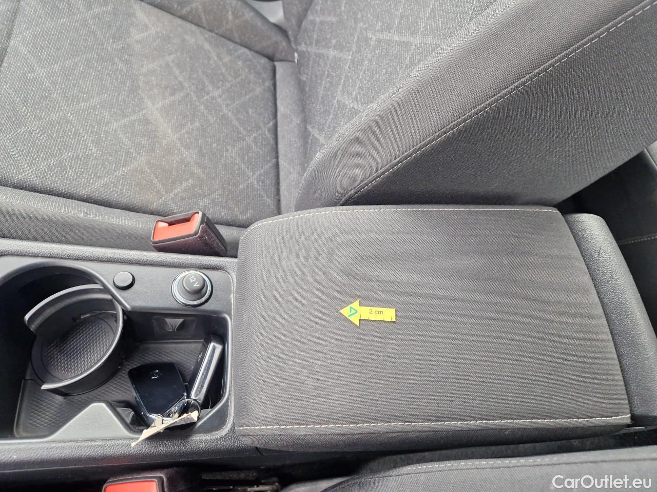  Volkswagen  Golf  Life 1.0 TSI #50
