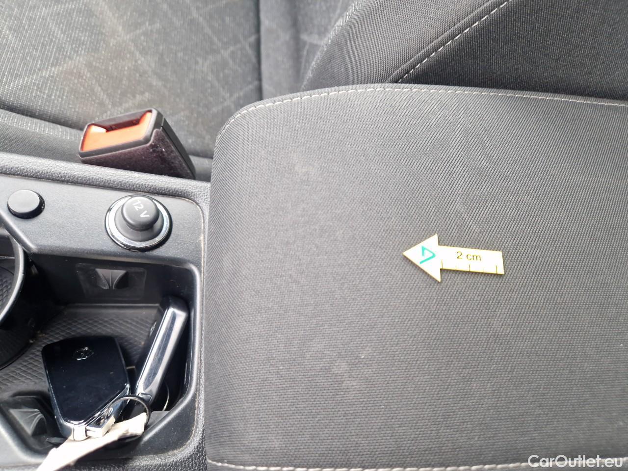  Volkswagen  Golf  Life 1.0 TSI #49