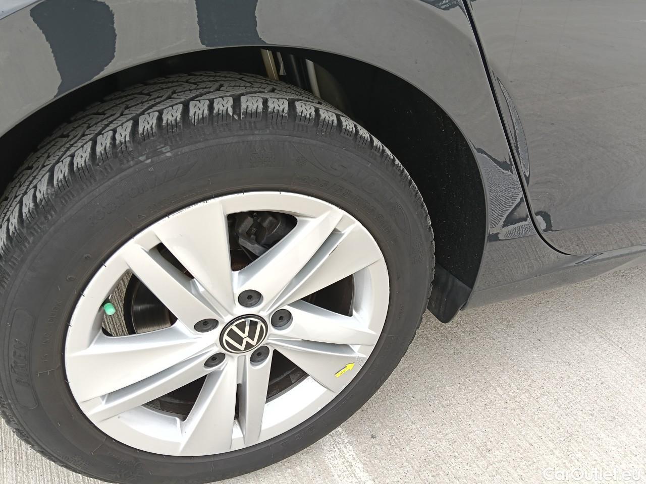  Volkswagen  Golf  Life 1.0 TSI #22