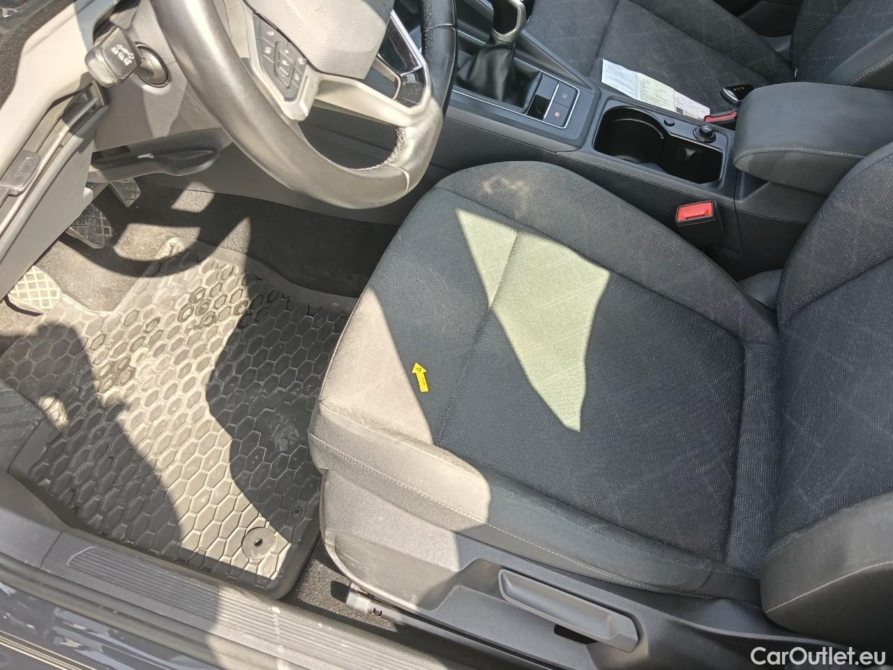  Volkswagen  Golf  Life 1.0 TSI #3
