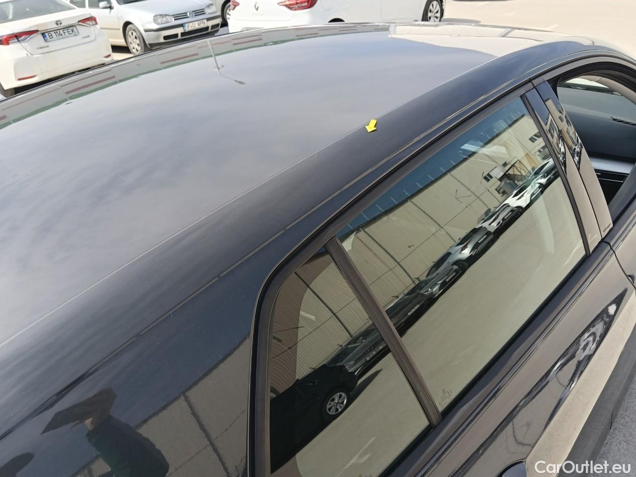  Volkswagen  Golf  Life 1.0 TSI #32