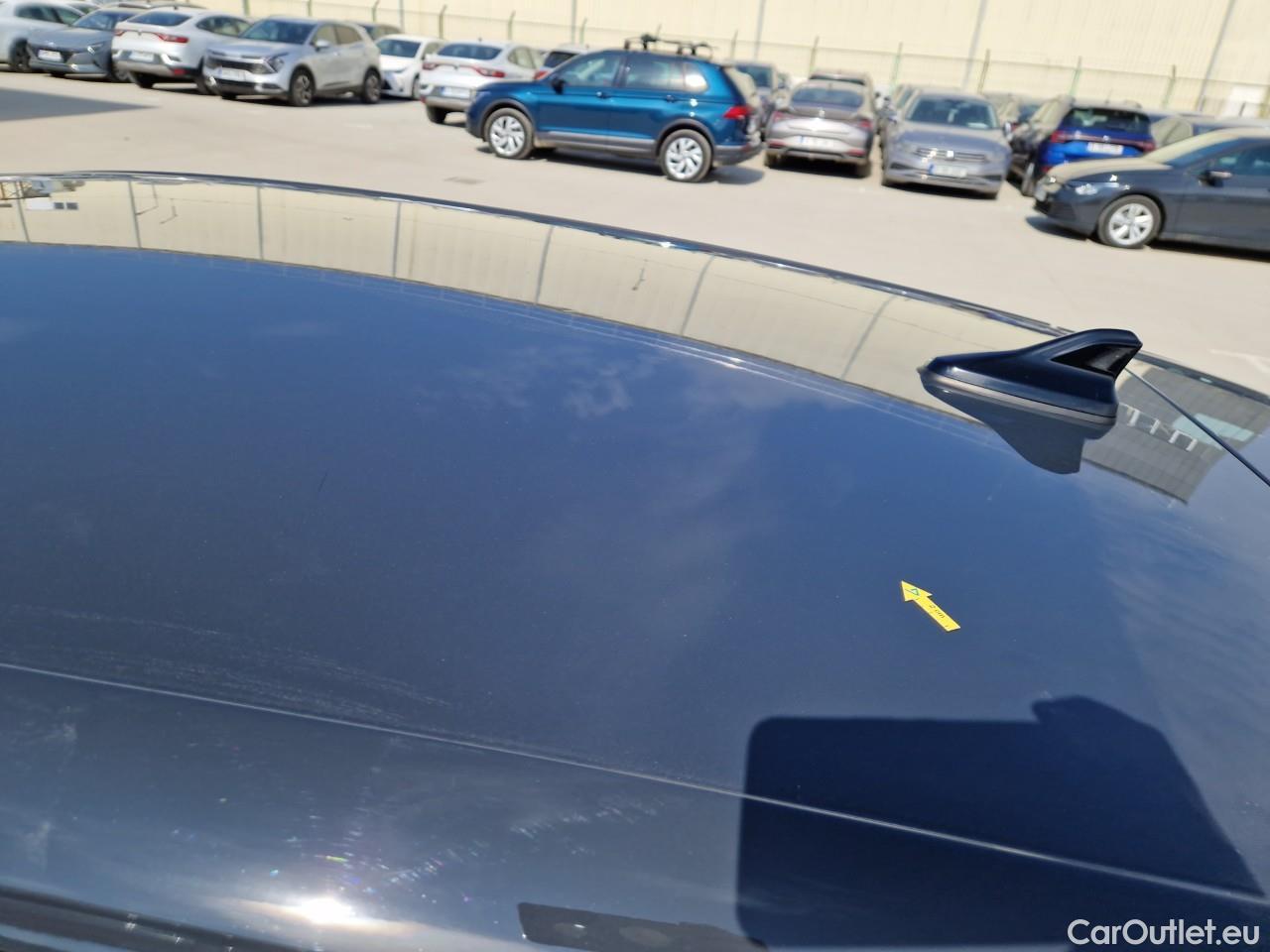 Volkswagen  Golf  Life 1.0 TSI #37