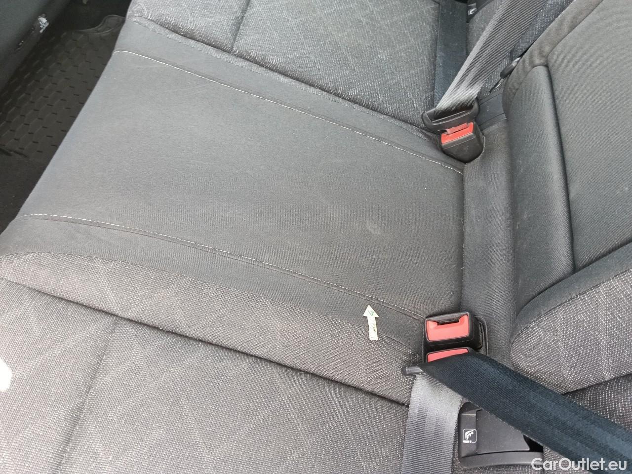  Volkswagen  Golf  Life 1.0 TSI #40