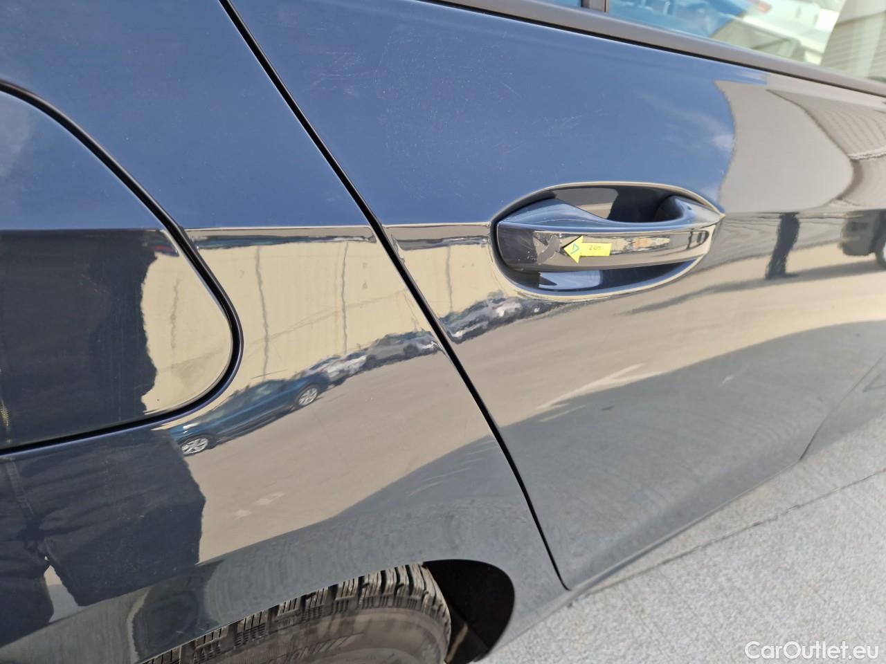  Volkswagen  Golf  Life 1.0 TSI #25