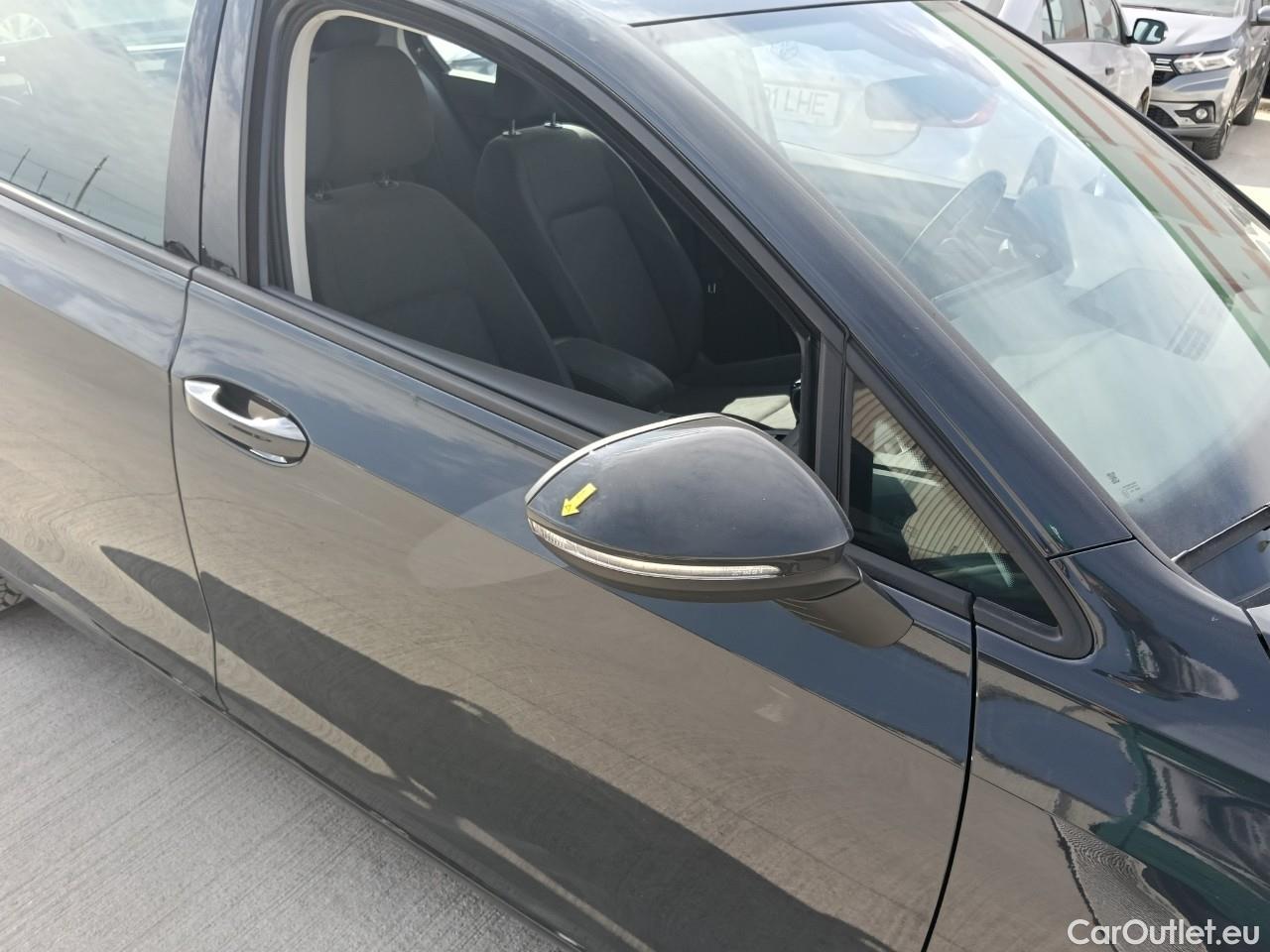  Volkswagen  Golf  Life 1.0 TSI #13