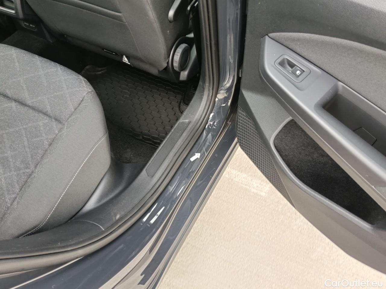  Volkswagen  Golf  Life 1.0 TSI #33