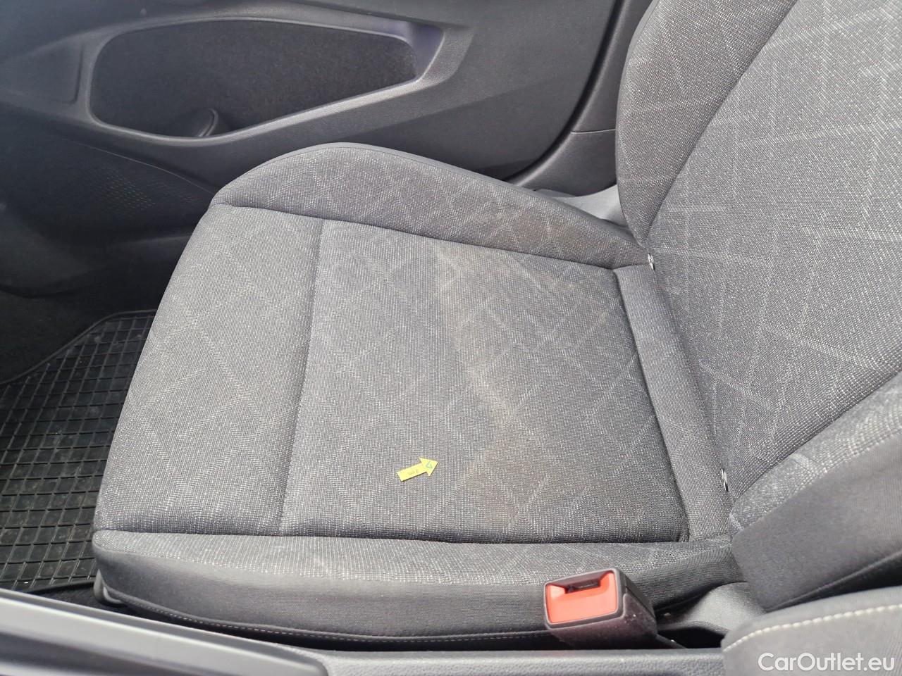 Volkswagen  Golf  Life 1.0 TSI #47
